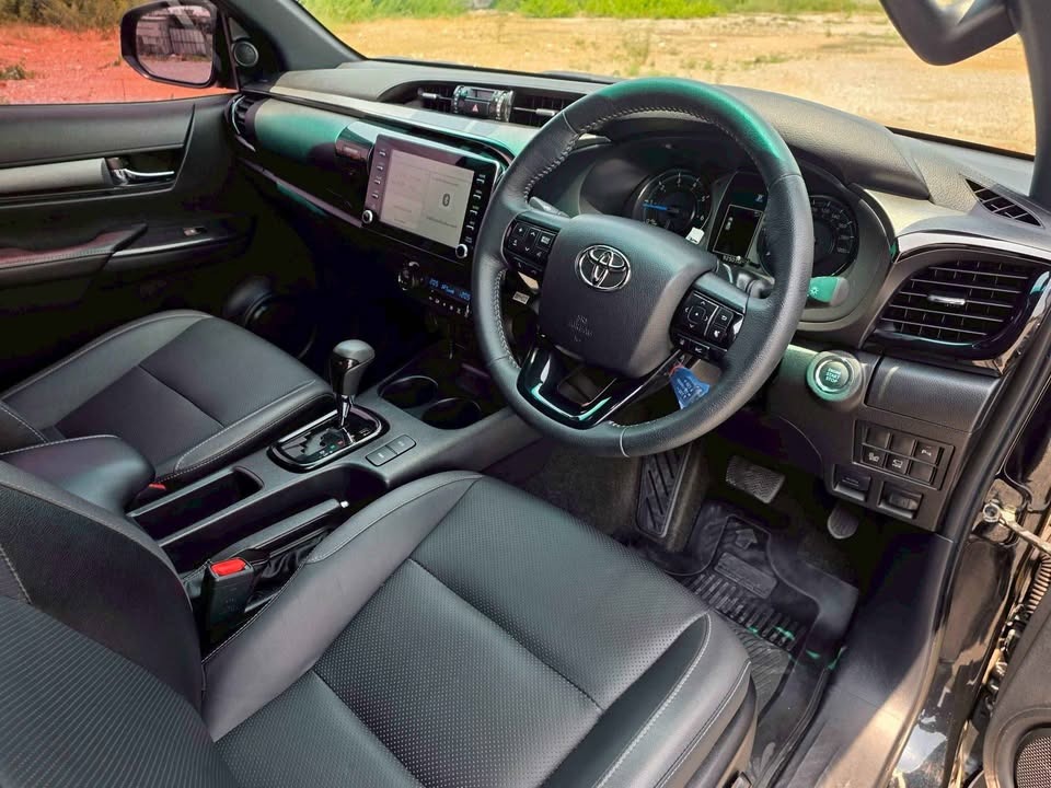 Car image 8